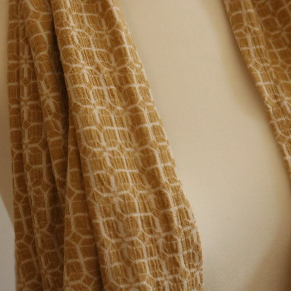 π¨π¦ Leave Nothing But Footprints Shawl/Shrug - Picture 4 of 7